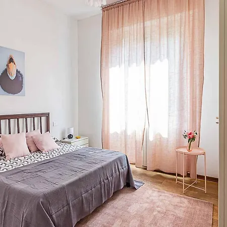 Panorama - Parking - Family&groups - Self Ck-in & Access Como